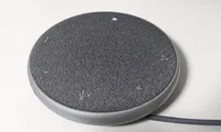 Web会議イヤホンでやってます？スピーカーフォンがあると疲れ度合いが違いますよ。（会議の内容は変わりません）（DELL モバイルアダプター スピーカーフォン MH3021P）