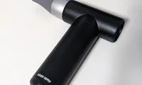 缶のエアダスターより経済的。ホコリはとりあえず吹っ飛ばしましょう。（サンワダイレクト 電動エアダスター 充電式 200-CD076）